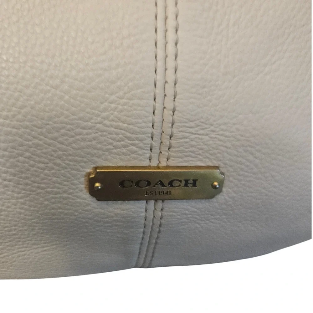 Coach Hobo Bag Cream Pebbled Leather Gold Hardware Shoulder Bag 1941 Logo